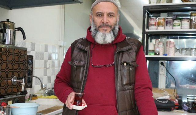 Yozgat'ta çay ocağı işletmecisi cuma günleri sabah namazında cemaate çorba ikram ediyor