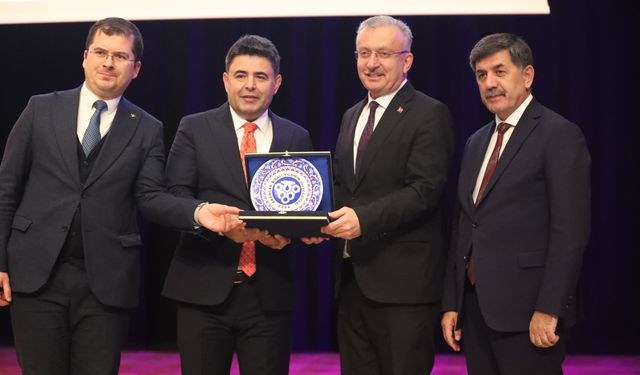 Erzincan'da "Türkiye Yüzyılında Ulaştırma Vizyonu" sempozyumu düzenlendi