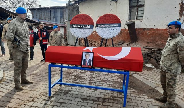 Giresun'da Kıbrıs gazisi Akkurt son yolculuğuna uğurlandı