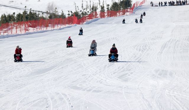 Kayak sezonunu erken açan Yıldız Dağı, yılbaşı ve yarıyıl tatili öncesi tam doluluğa ulaştı