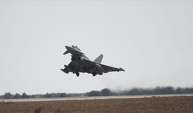 Türkiye'nin satın alacağı Eurofighter savaş uçağı Ankara'ya geldi