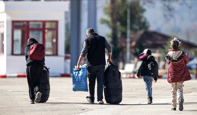 BM: Ülke dışında yaşayan 100 bin Suriyeli evlerine döndü