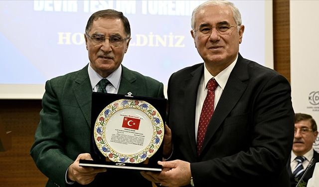 Kamu Başdenetçiliği görevini Mehmet Akarca devraldı