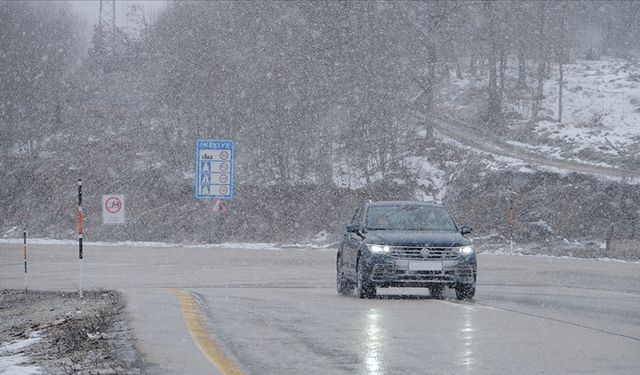 Kırklareli'nin yüksek kesimlerinde kar yağışı başladı