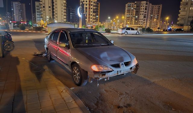 Adana'da otomobille çarpışan motosikletin sürücüsü yaralandı