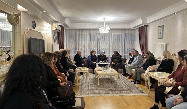 Bakan Göktaş, Kartalkaya'daki yangında hayatını kaybeden Gençbay'ın ailesini ziyaret etti