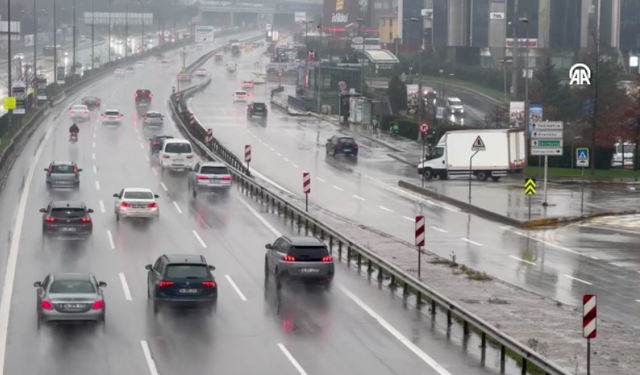 İstanbul'da sağanak aralıklarla etkili oluyor