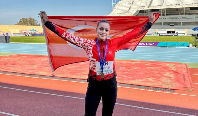 Milli atlet Rabiye Çiçek, Avrupa Atmalar Kupası'nda bronz madalya kazandı