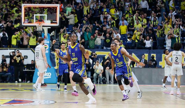 Fenerbahçe Beko Paris Basketbol karşısında play-off'u garantiledi