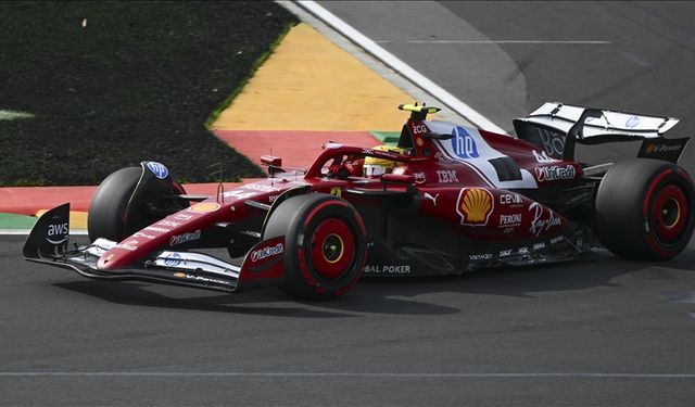 Lewis Hamilton, pole pozisyonunu kazandı