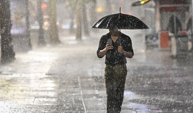 Meteoroloji'den üç il için kuvvetli gök gürültülü sağanak uyarısı