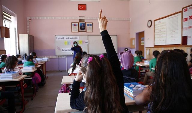 KARNE GÜNÜ NE ZAMAN? Okullar ne zaman kapanıyor 2025? MEB yaz tatili tarihini duyurdu!