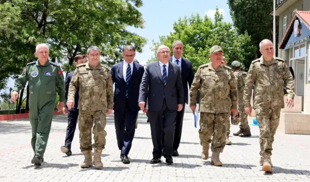 Bakan Güler İran sınırından duyurdu: "Güvenlik tedbirleri artırılmıştır"