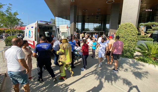 Bakanlıktan İzmir'de özel hastanenin yanında çıkan yangına ilişkin açıklama