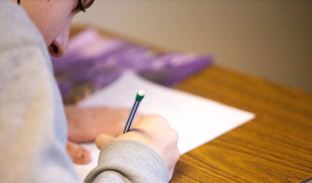 Etkili Ders Çalışma Teknikleri 2025: Başarıya Giden Yolu Bilimsel Stratejilerle Açın