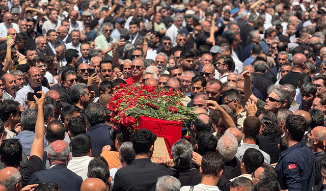 Manisa Büyükşehir Belediye Başkanı Ferdi Zeyrek son yolculuğuna uğurlandı