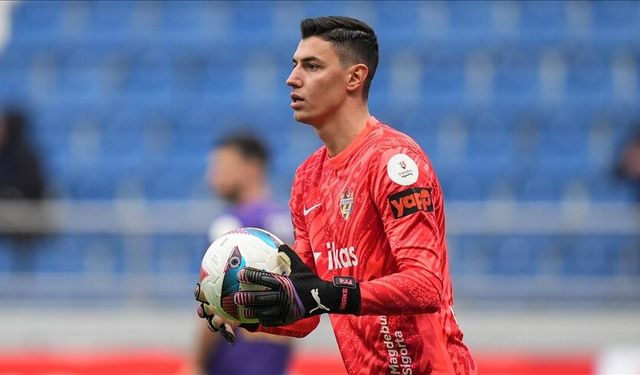 Berke Özer Lille’de devleşti! 9 kurtarışla galibiyeti getirdi