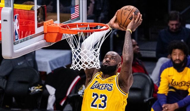 Lakers, LeBron James ile yollarını ayırdığını duyurdu
