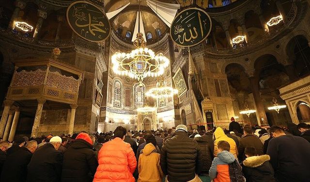 7 Ağustos Cuma namazı saat kaçta kılınacak? İstanbul, Ankara, İzmir'de cuma namazı kaçta? 7 Ağustos il il cuma vakitleri