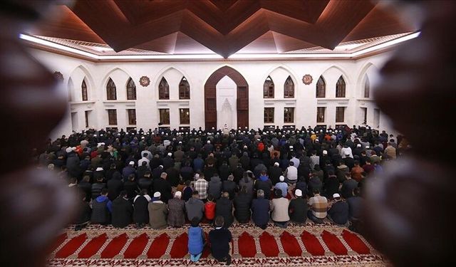 Cuma namazı kaçta, ezan saat kaçta okunacak? 25 Eylül İstanbul, Ankara ve il il Diyanet cuma namazı saatleri