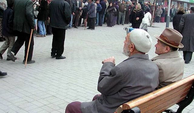 Prof. Dr. Aziz Çelik: "Hükümet seçim öncesi kademeli emeklilik ve zam planlamıyor"