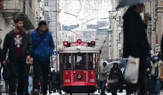İstiklal Caddesi’nde tarihi rekor: Ziyaretçi sayısı 107 milyona ulaştı