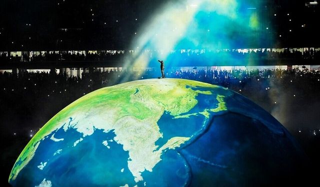 Kayne West Los Angeles'i İstanbul'a taşıdı: Stadyumda on binler, YouTube'da milyonlar konseri izledi