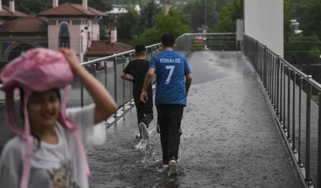 Ankara'da şiddetli sağanak ve dolu etkili oldu