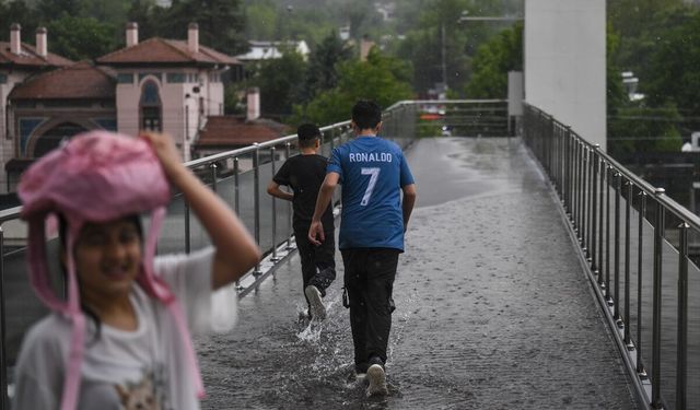 Ankara’da sağanak ve dolu taşkına yol açtı: Alt geçitleri sel bastı