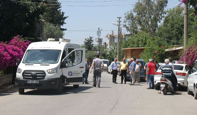 Antalya Serik’te bir şahıs yaşadığı evin bahçesinde ölü bulundu