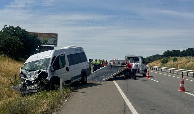 Edirne Keşan’da trafik kazası: Tanker ile servis aracı çarpıştı, 12 yaralı