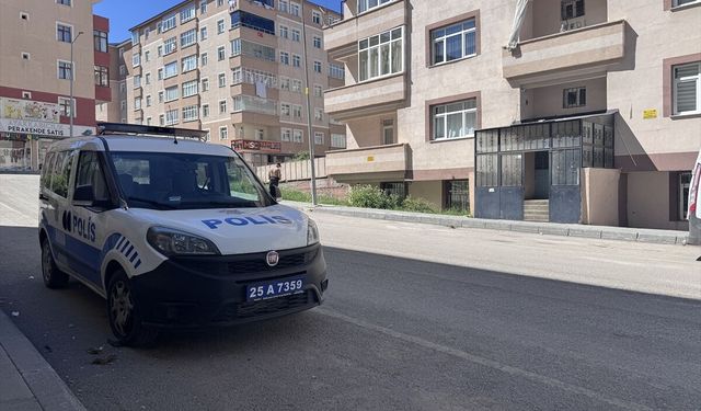 Erzurum’da yataktan düşen 2 yaşındaki Yusuf Emre yaşamını yitirdi