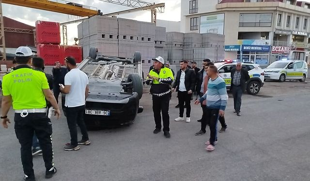Kars trafik kazası: İki hafif ticari araç çarpıştı, 9 kişi yaralandı
