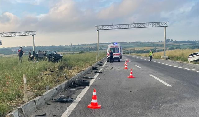 Tekirdağ Saray’da trafik kazası: İki otomobil çarpıştı, 10 kişi yaralandı