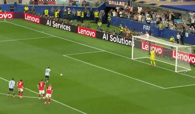 Messi penaltı kaçırdı: Dünya Kupası rekoru ertelendi