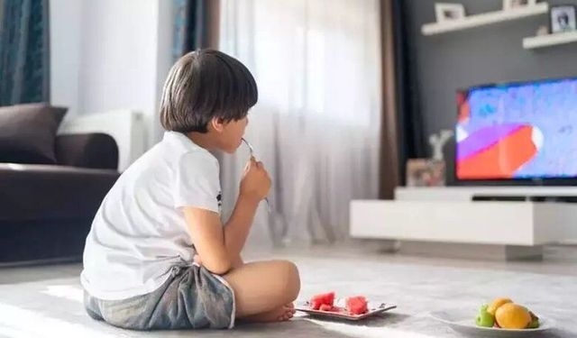 Ekran karşısında yemek yeme çürük riskini artırıyor