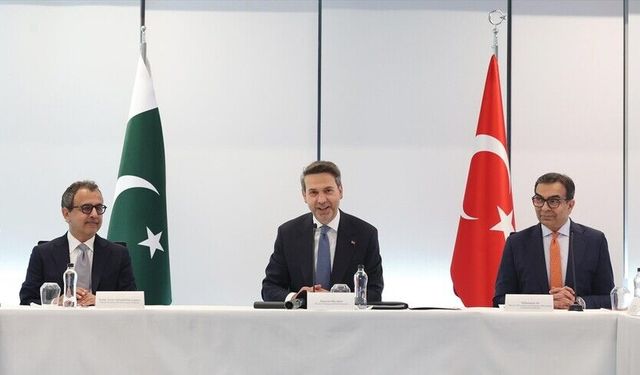 Türkiye ile Pakistan arasında enerji işbirliğinde üç protokol imzalandı