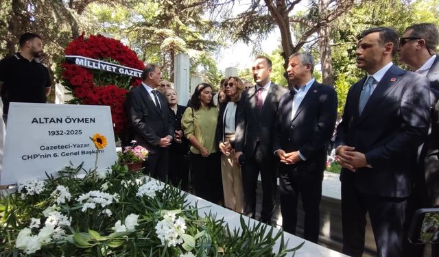 Eski CHP Genel Başkanı Altan Öymen vefatının birinci yıl dönümünde kabri başında anıldı