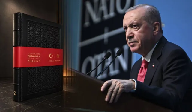 Cumhurbaşkanı Erdoğan'dan NATO liderlerine imzalı biyografi kitabı hediyesi