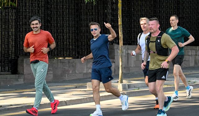 Fransa Cumhurbaşkanı Macron Ankara sokaklarında sabah koşusu yaptı