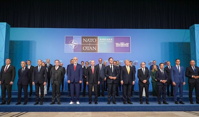 NATO üyesi ülkelerin liderleri aile fotoğrafı çektirdi