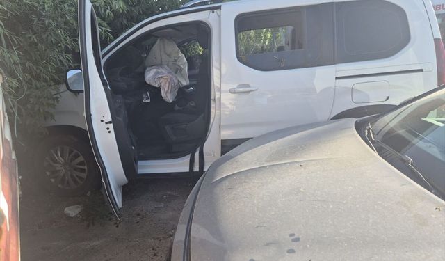 Bingöl'deki trafik kazasında otomobil ile hafif ticari araç çarpıştı: 3 yaralı