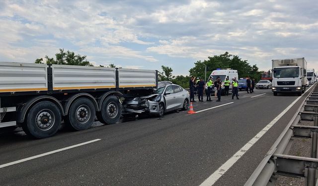 SON DAKİKA: Karabük Eskipazar'da tırla otomobilin çarpıştığı trafik kazasında 1 ölü, 8 yaralı