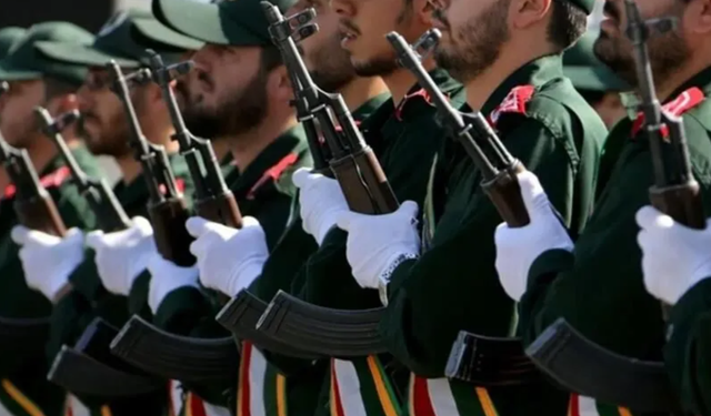 İran Devrim Muhafızları: ABD üssündeki savaş uçakları hedef alındı
