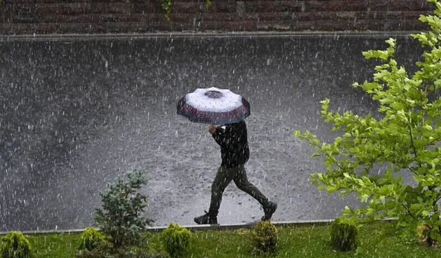 İstanbul için kuvvetli sağanak uyarısı! Valilik yedi ilçeyi tek tek açıkladı