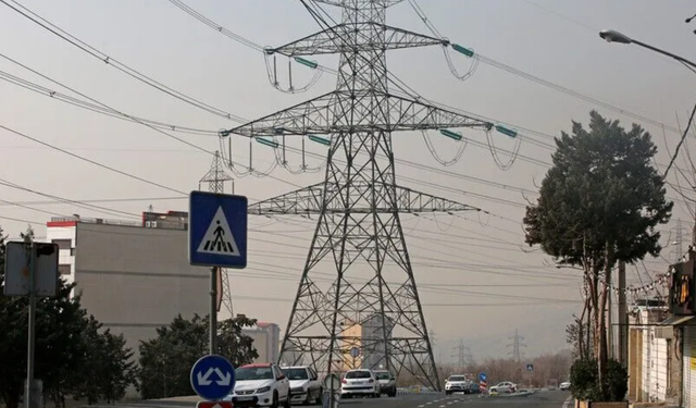 İran'da elektrik tasarrufu tedbiri: 500'den fazla kamu kurumunun elektriği kesildi