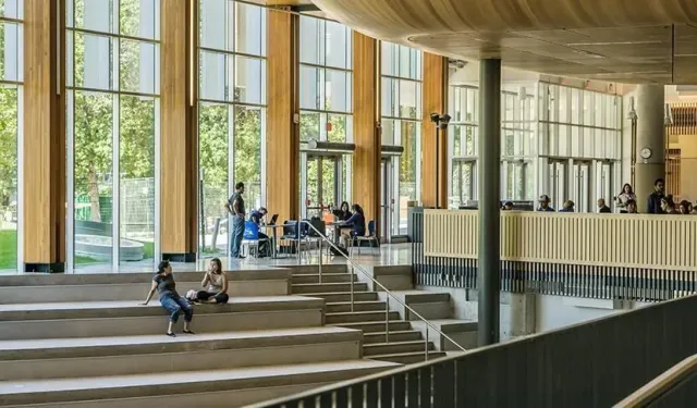 Yükseköğretim Kanunu'nda yeni düzenleme: Öğrencilere iki ek ve sınav hakkı geldi, emeklilik yaşı 75'e çıkarıldı