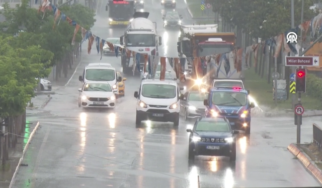 İstanbul'un birçok ilçesinde gök gürültülü sağanak etkili oluyor