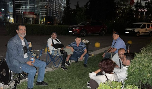 Er şehit aileleri ve er gazilerinin eylemi 39’uncu gecesinde Aile Bakanlığı önünde sürüyor