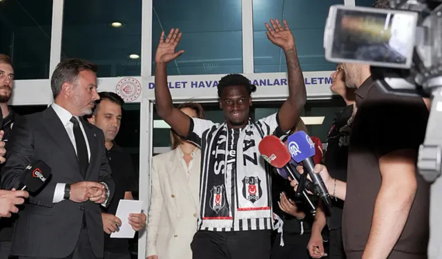 Beşiktaş'ın yeni transferi Ernest Poku İstanbul'da: "Yüzde 100 hazırım, başlamak için sabırsızlanıyorum"